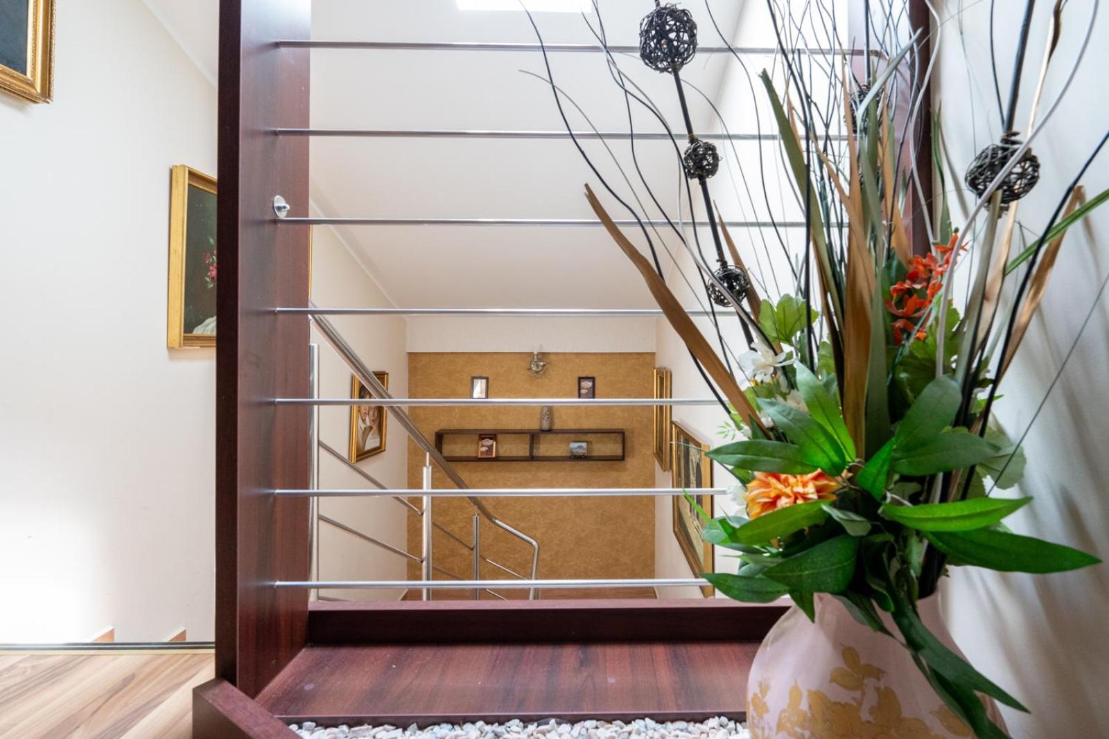 Faraway Aparthotel Near Vienna Airport With Anytime Self Check In Bruck an der Leitha Exteriör bild